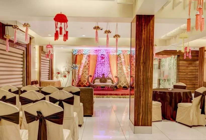 ホテル Treebo Radhe Palace, Lake Town