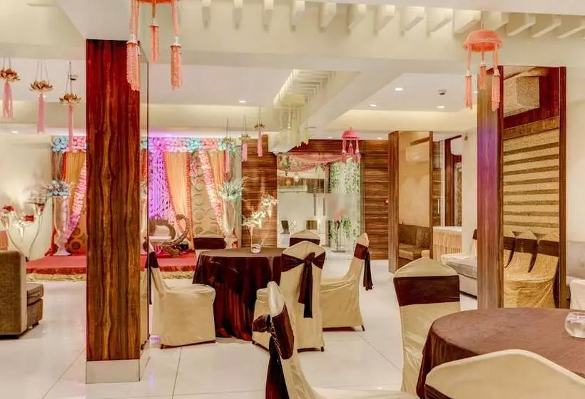 ホテル Treebo Radhe Palace, Lake Town