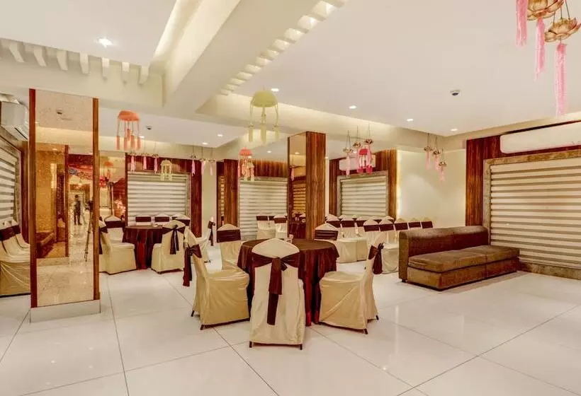 ホテル Treebo Radhe Palace, Lake Town