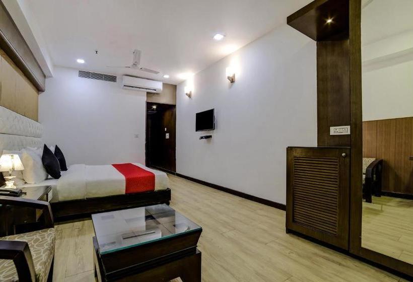 בית מלון כפרי Capital O 10591 Ptl