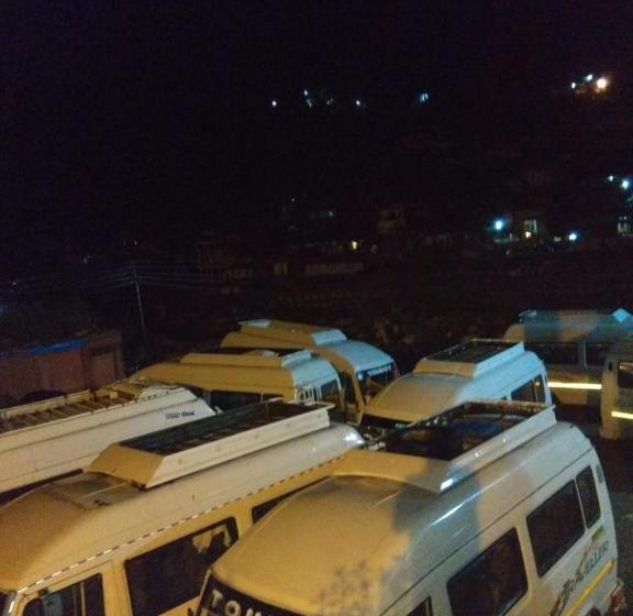 בית מלון כפרי Neelkanth Palace