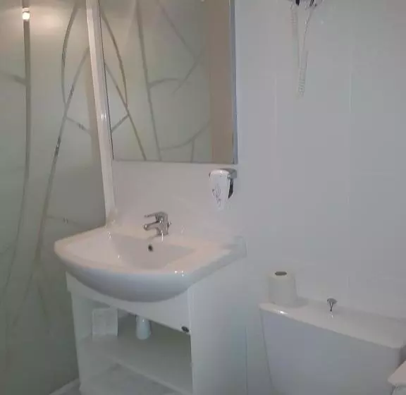 Hotelli Hôtel Restaurant Les Bruyères