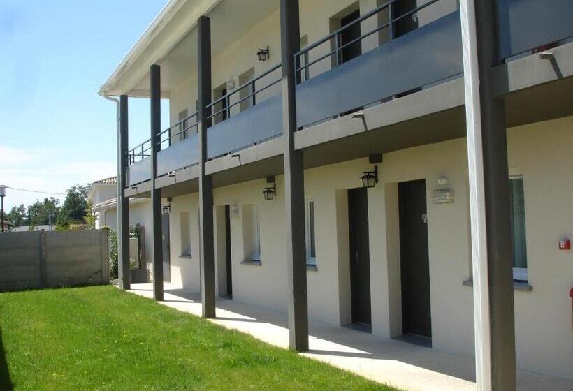 Отель Hôtel Restaurant Les Bruyères