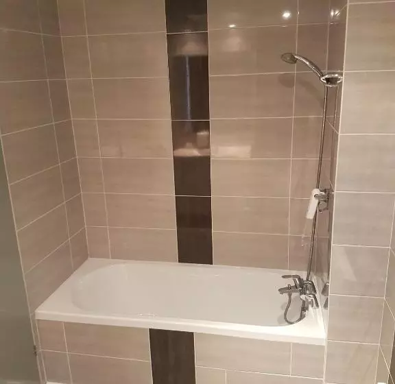 Hotelli Hôtel Restaurant Les Bruyères