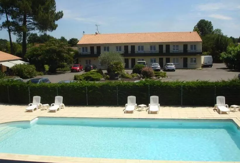 Hotelli Hôtel Restaurant Les Bruyères