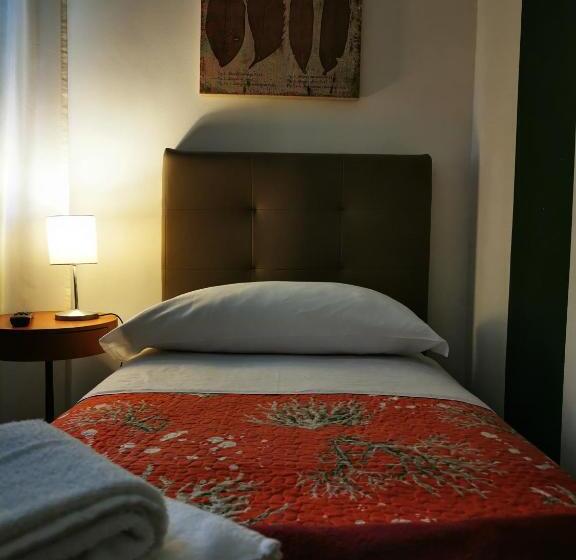 پانسیون Affittacamere Room Ospedale Maggiore