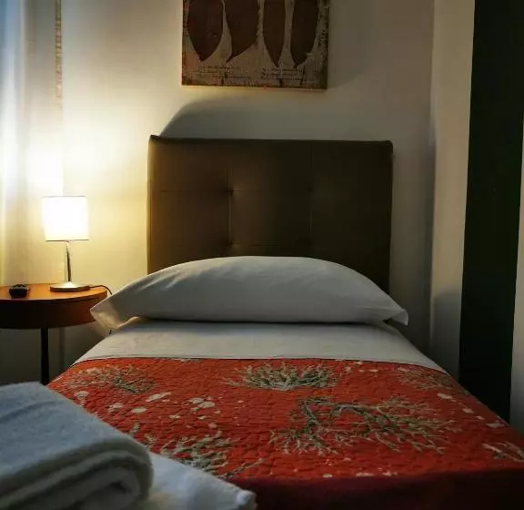 پانسیون Affittacamere Room Ospedale Maggiore