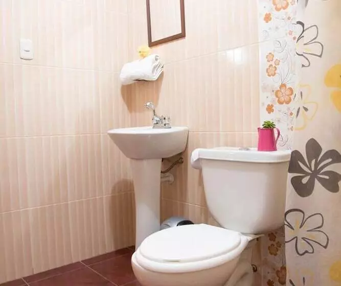 هاستل Hostal Milagros Inn   Samary Inn