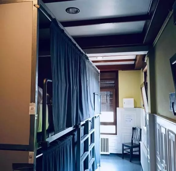 Retkeilymaja Alojamiento Camino Portugues Oia