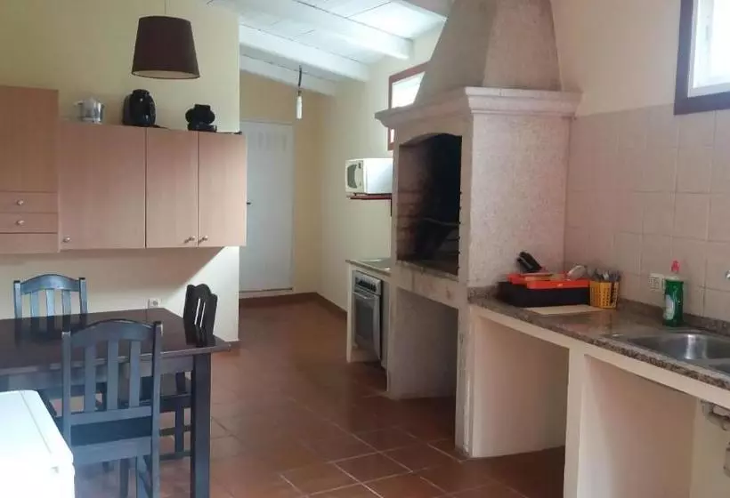 Retkeilymaja Alojamiento Camino Portugues Oia