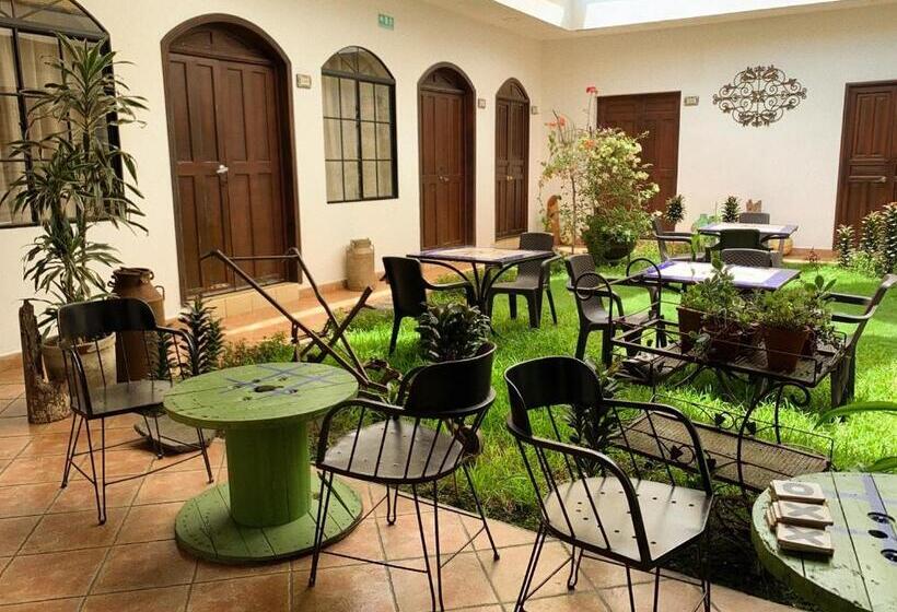 پانسیون Hostal Las Puertas