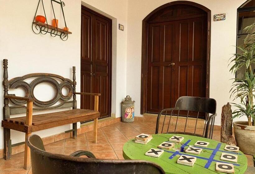 پانسیون Hostal Las Puertas