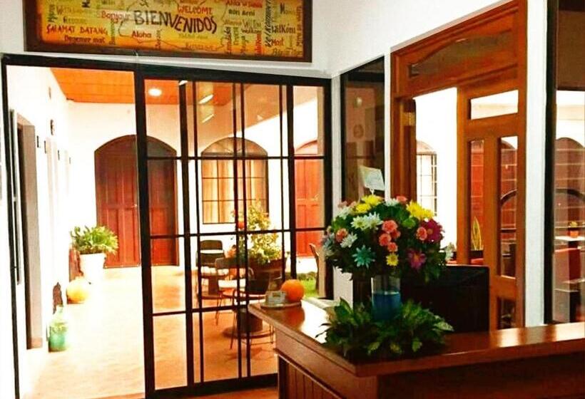 پانسیون Hostal Las Puertas
