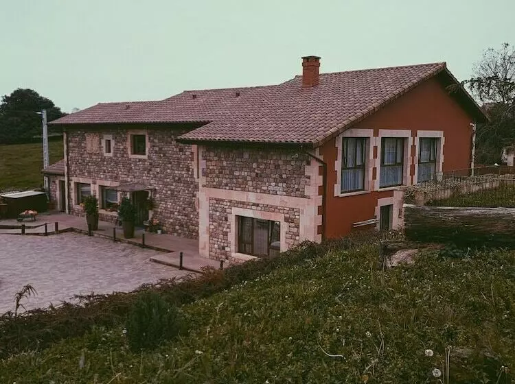 Hotelli La Fuentona De Santillana