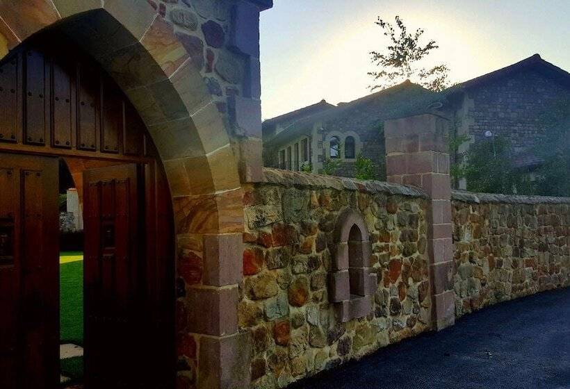 فندق La Fuentona De Santillana