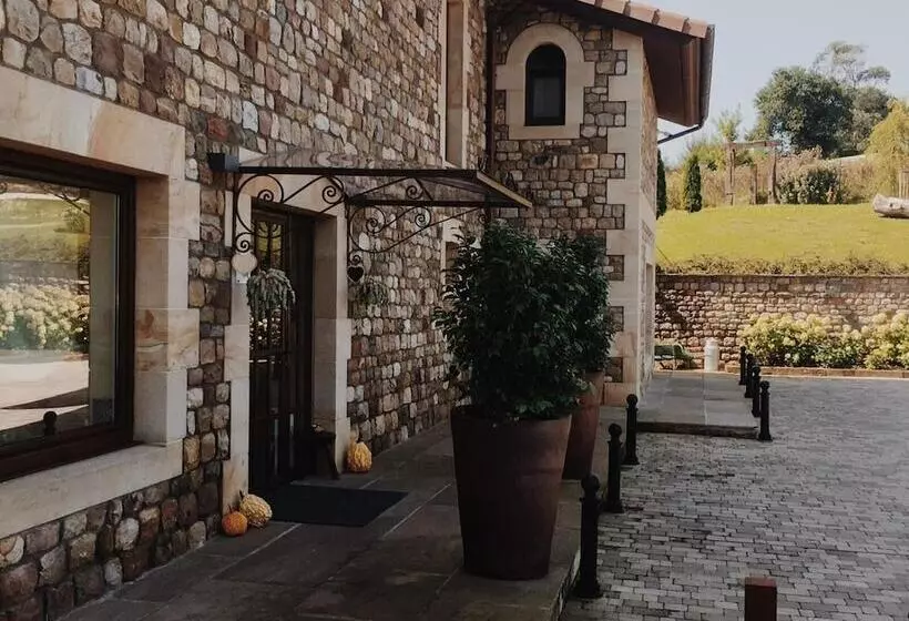 Hotelli La Fuentona De Santillana