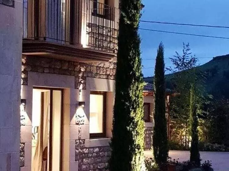 Hotelli La Fuentona De Santillana