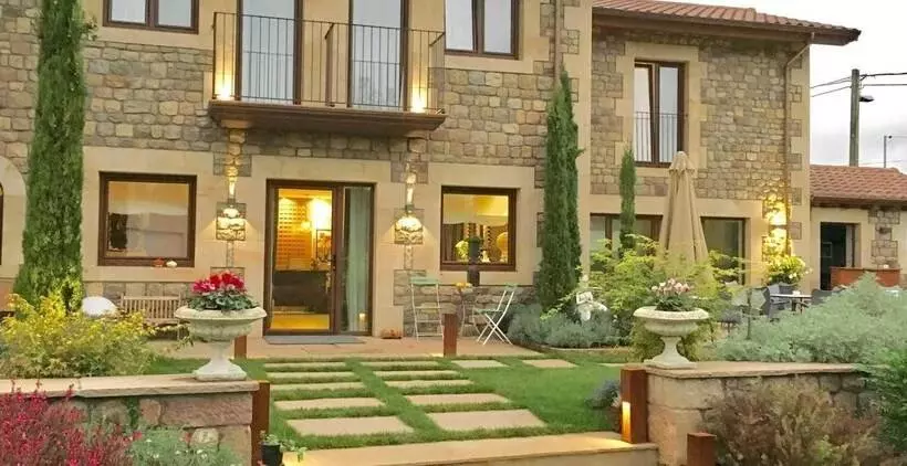 Hotelli La Fuentona De Santillana