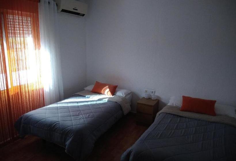 بنسيون Hostal Portucale Badajoz