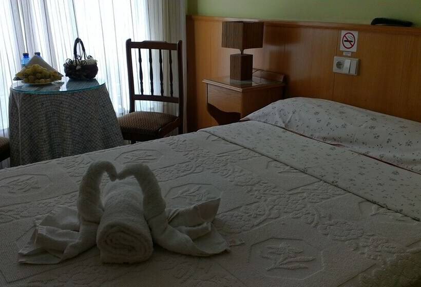 پانسیون Hostal Ponte Dos Santos