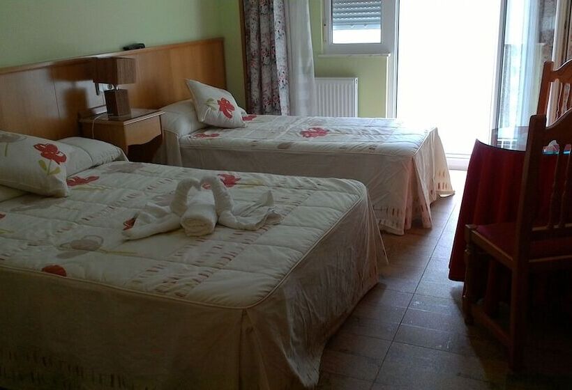 پانسیون Hostal Ponte Dos Santos