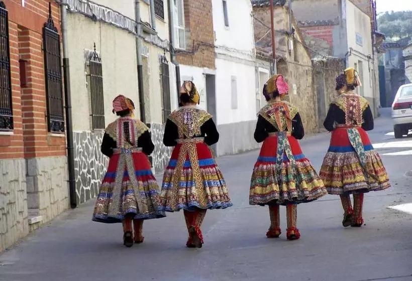 Retkeilymaja El Huésped Del Sevillano Ar
