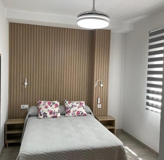 بنسيون Hostal Calderón De La Barca