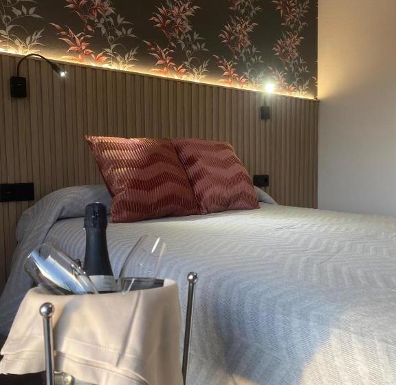 بنسيون Hostal Calderón De La Barca