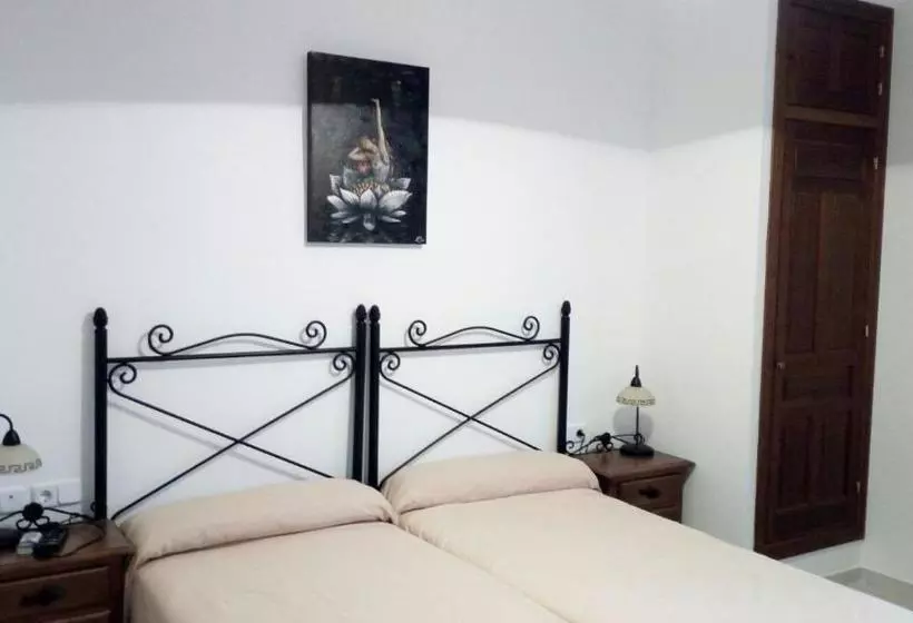 پانسیون Hostal Rural De Cuadros