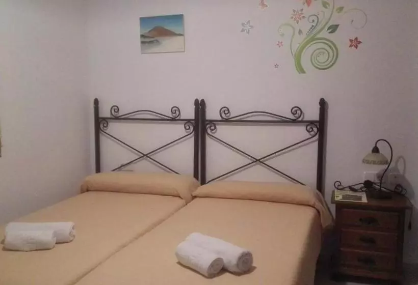 پانسیون Hostal Rural De Cuadros