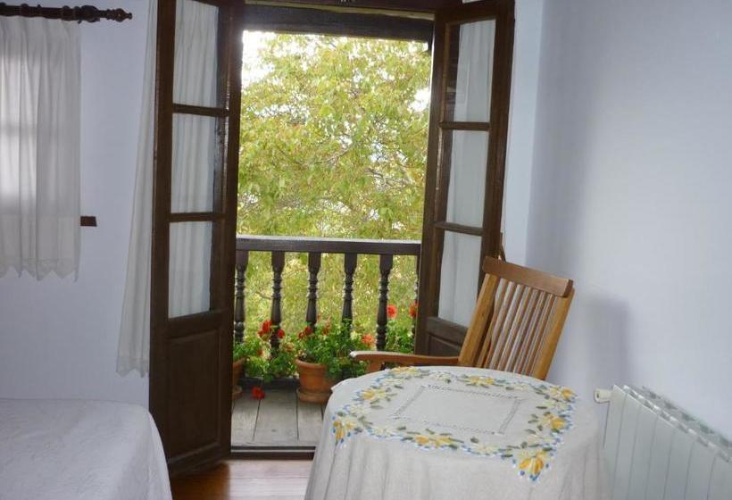 ユースホステル Posada Torcaz