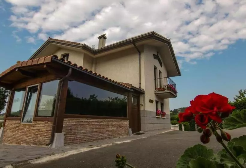 Majatalo Tolare Berri