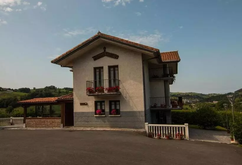 Majatalo Tolare Berri