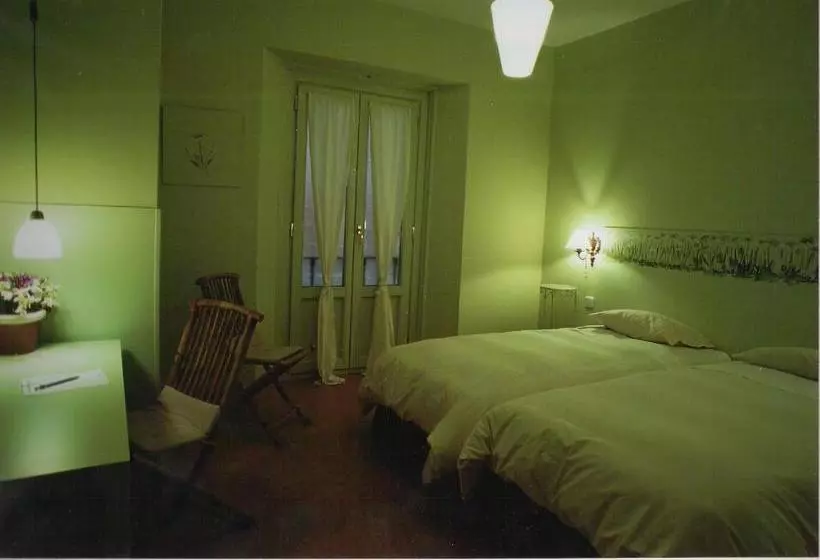 پانسیون Hostal Fornos