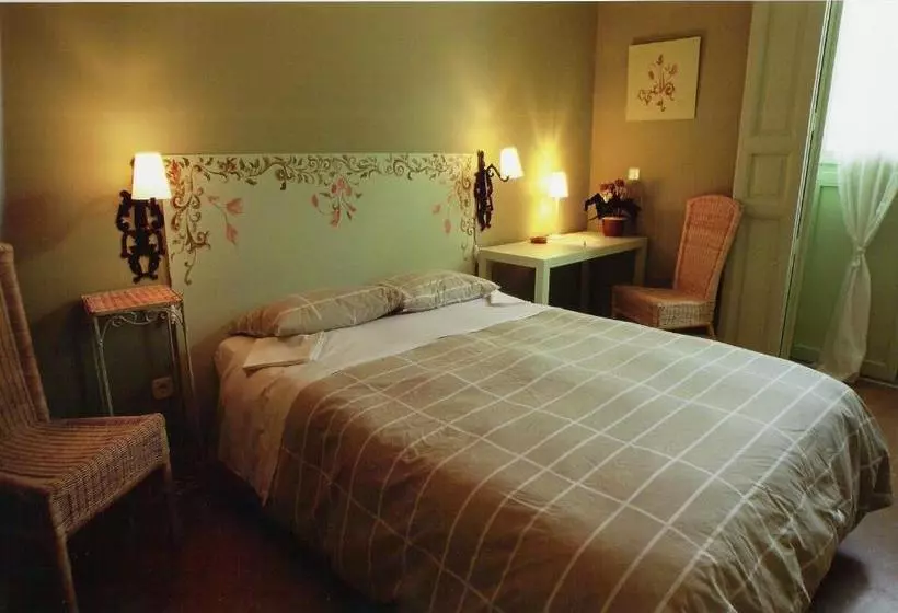 پانسیون Hostal Fornos