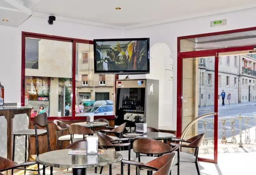 پانسیون Hostal La Rotonda