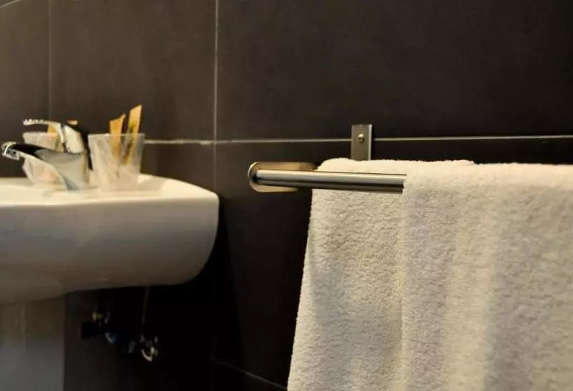 پانسیون Hostal La Rotonda