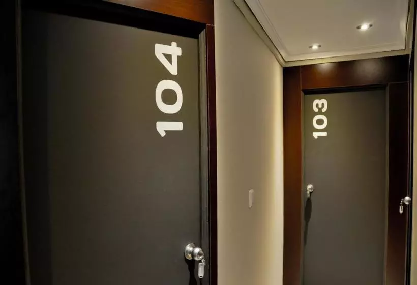 پانسیون Hostal La Rotonda