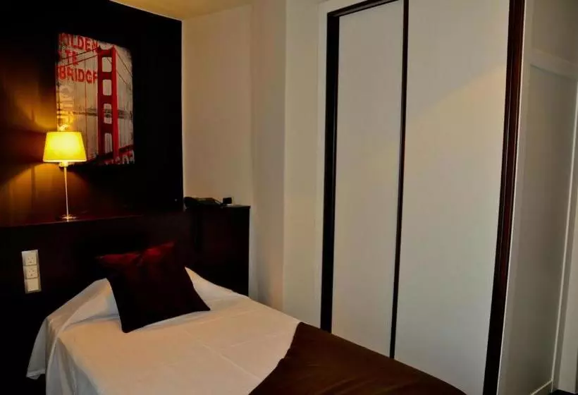 پانسیون Hostal La Rotonda