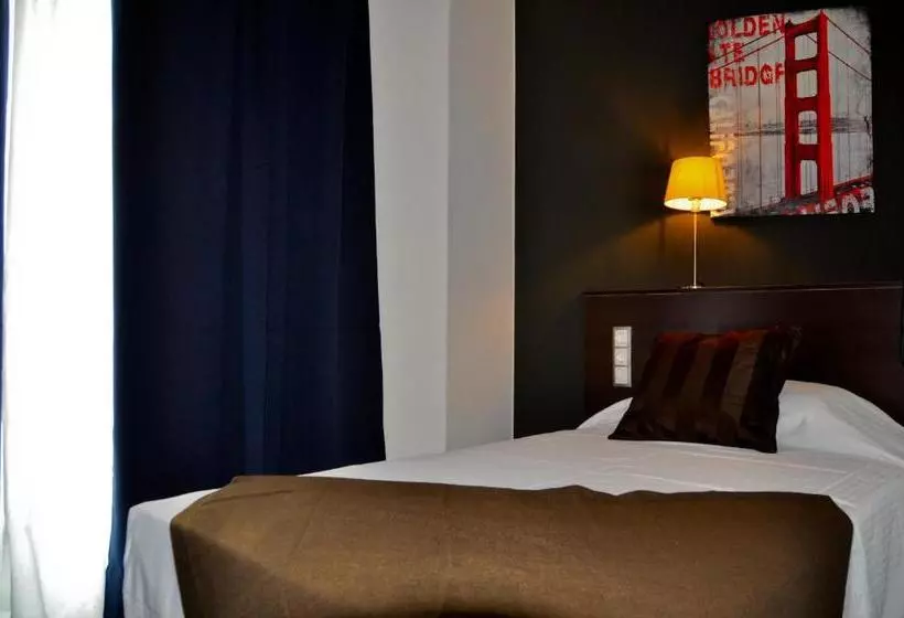 پانسیون Hostal La Rotonda