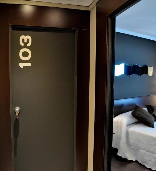 פנסיון Hostal La Rotonda