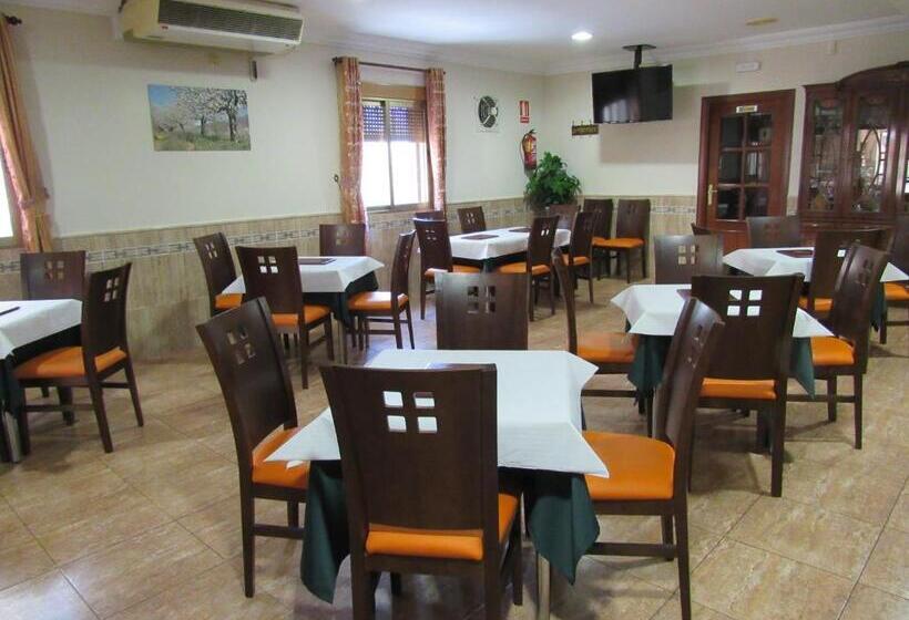بنسيون Hostal Restaurante El Paraíso