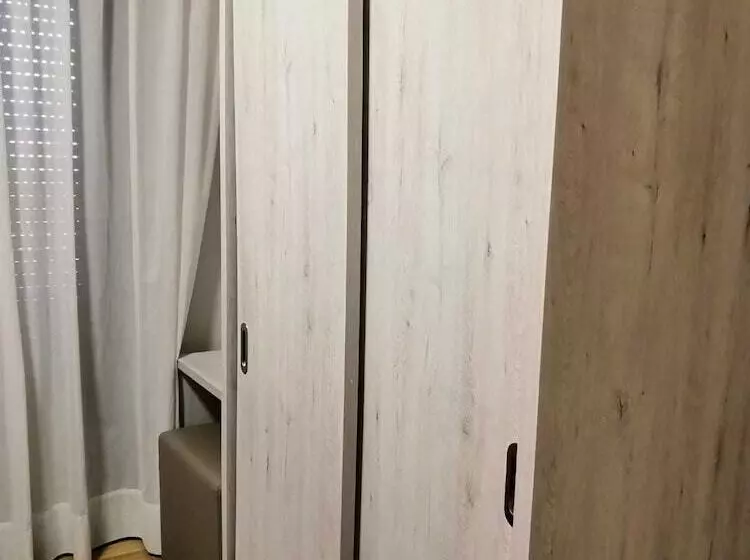 پانسیون Hostal Restaurante Los Arcos