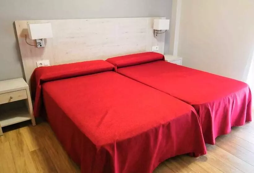 پانسیون Hostal Restaurante Los Arcos