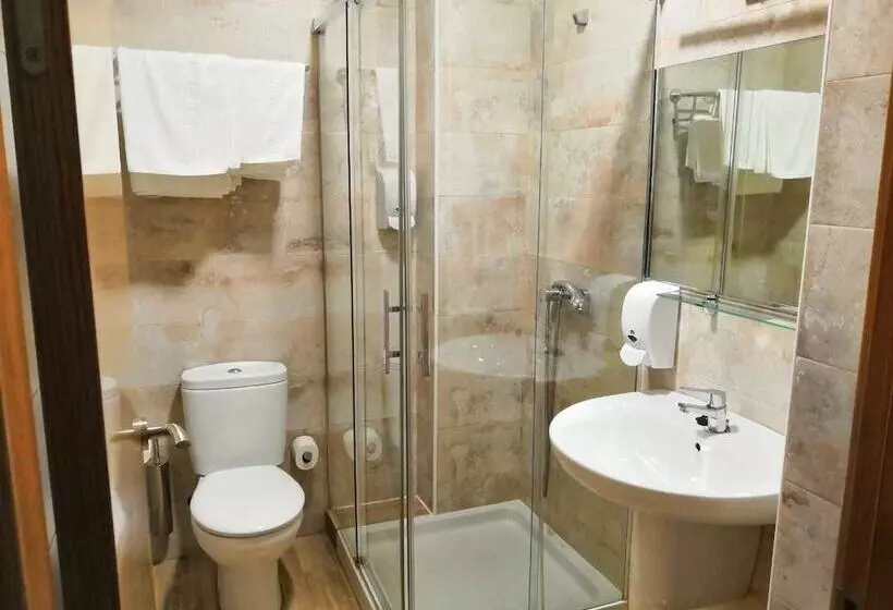 پانسیون Hostal Restaurante Los Arcos