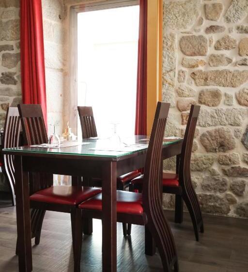 پانسیون Alojamento Central