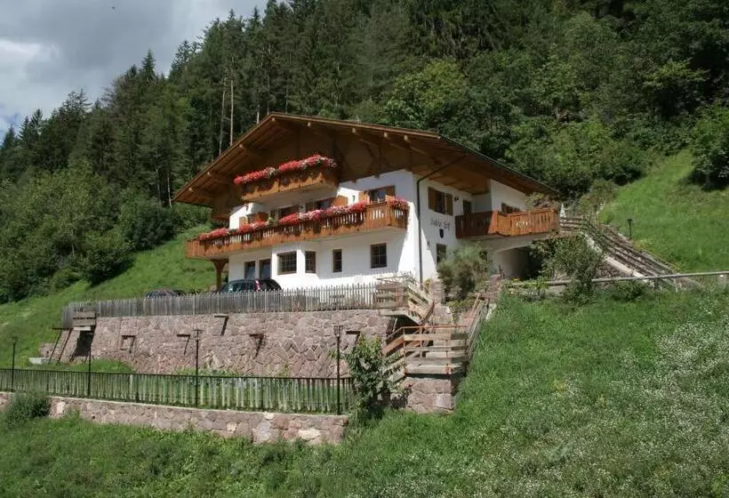 Hotelli Agriturismo Kabishof