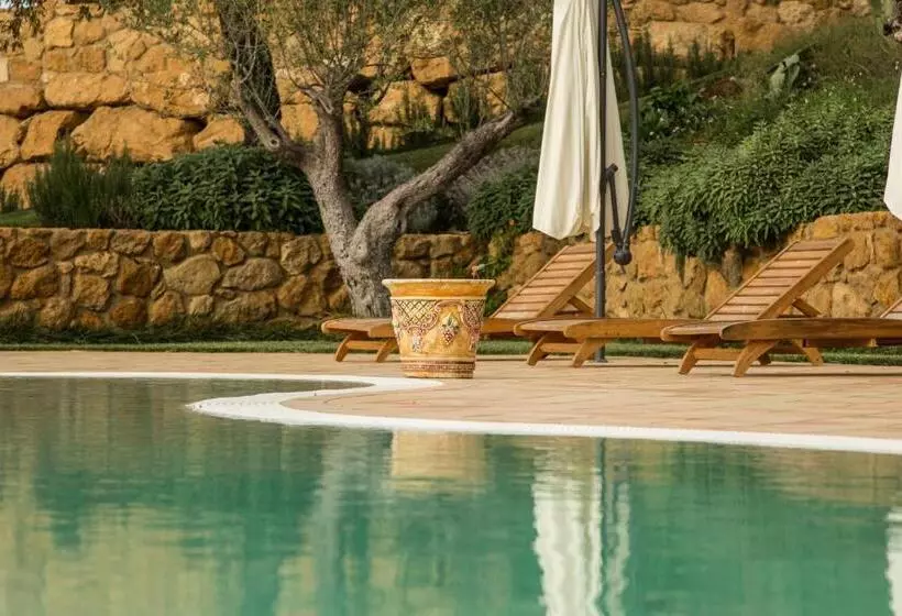 هتل Agriturismo Feudo Muxarello