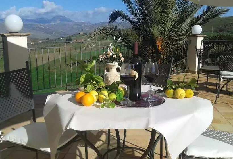 هتل Agriturismo Feudo Muxarello