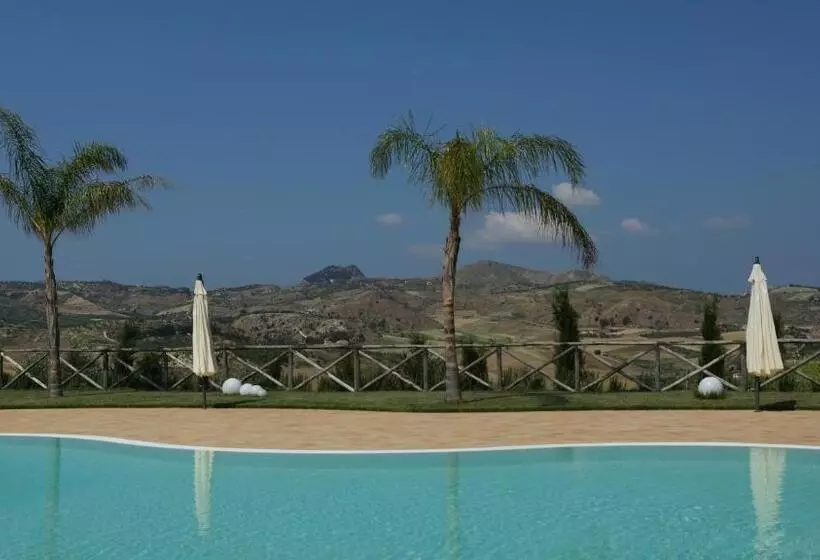 هتل Agriturismo Feudo Muxarello